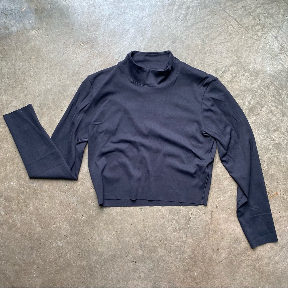 Nike Women's Yoga Dri-FIT Luxe Long Sleeve Crop Top - Picture 6 of 9